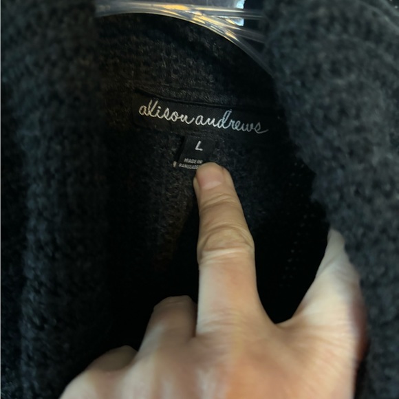 Alison Andrews sweater - Picture 2 of 5